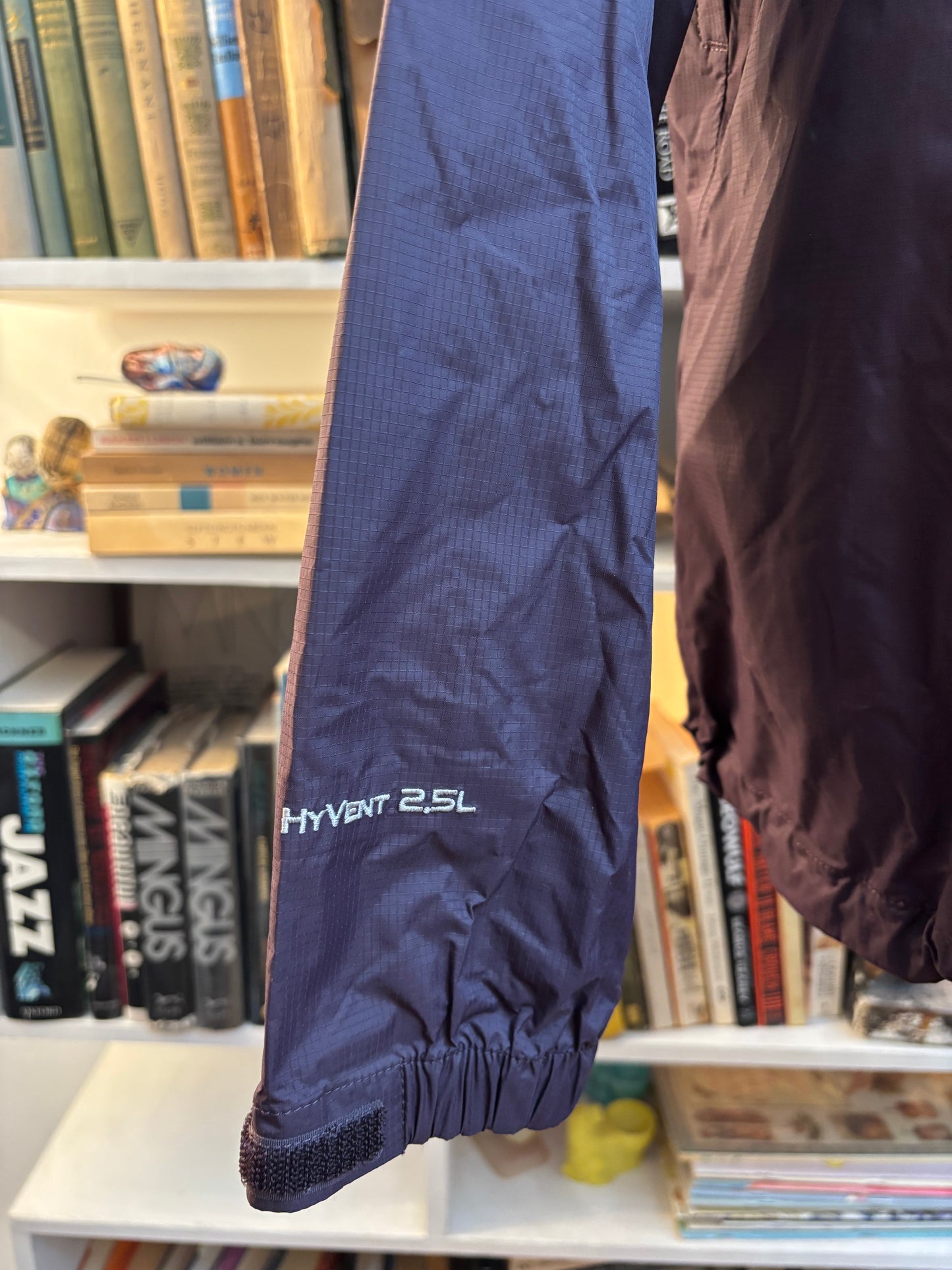 The North Face HyVent 2.5L Windbreaker